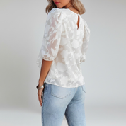 Blusa con textura floral transparente: estilo elegante para todos los días 0