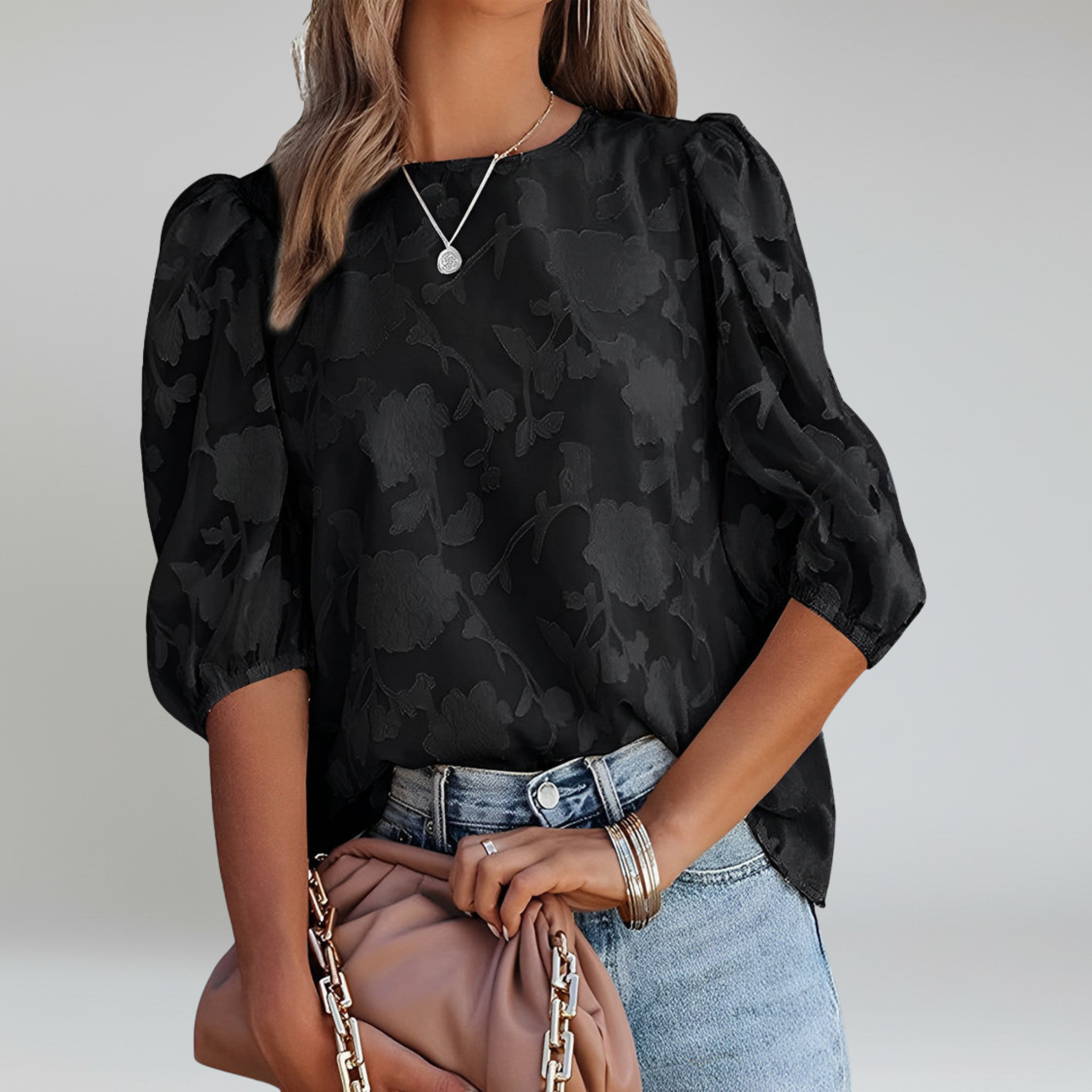 Blusa con textura floral transparente: estilo elegante para todos los días 5