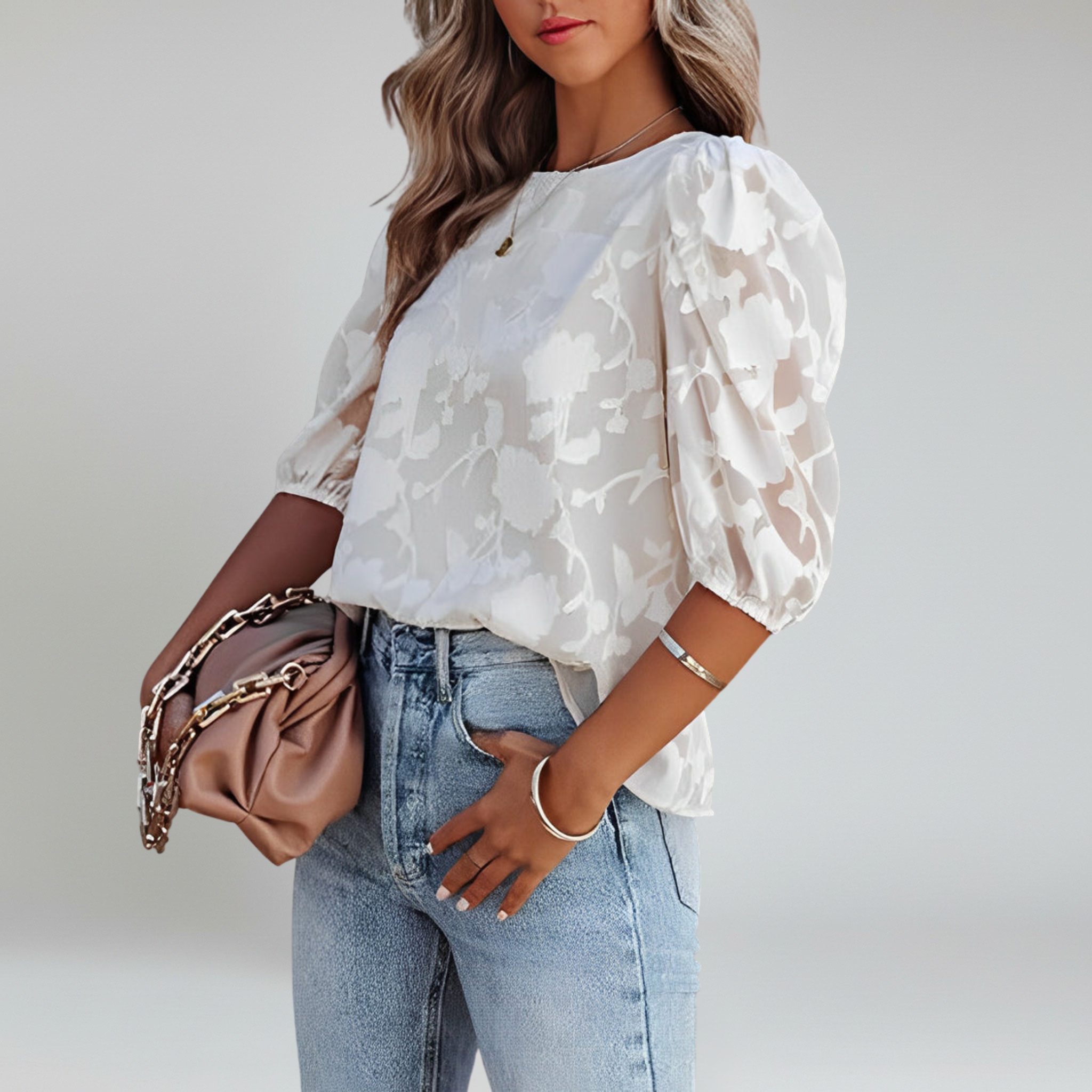 Blusa con textura floral transparente: estilo elegante para todos los días 7