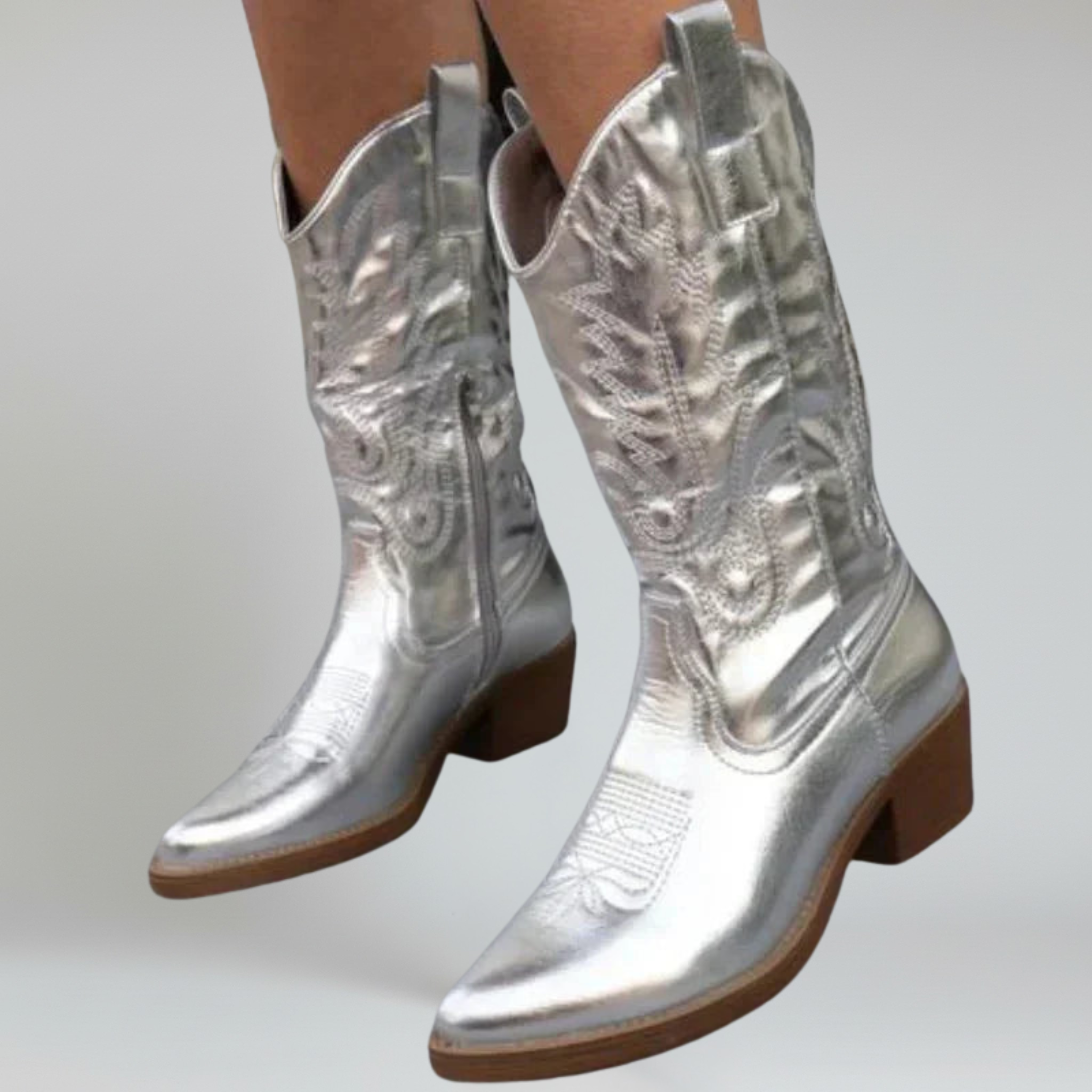 Botas vaqueras para mujer: media caña, costuras vaqueras, punta puntiaguda y tiradores laterales con cremallera. 2