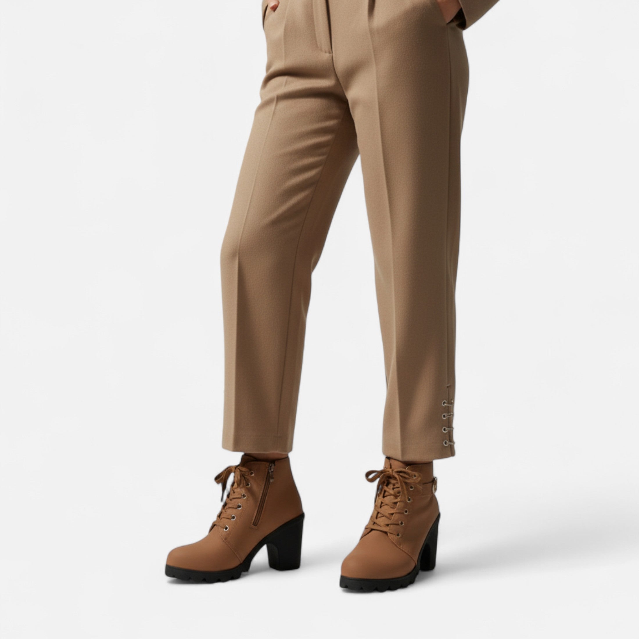 Botines de tacón cuadrado: estilo urbano chic para mujer 1