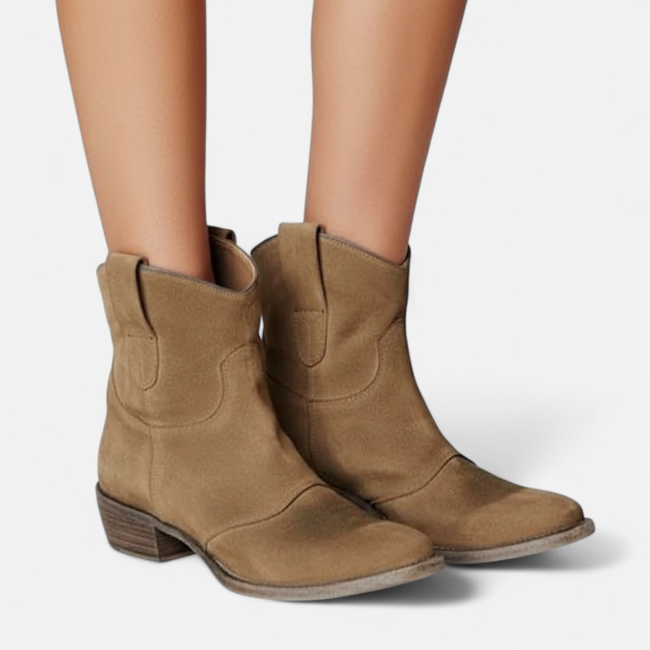 Botines de tacón cuadrado bajo: estilo elegante de invierno 0