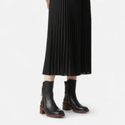 Botines negros con cremallera: calzado elegante de invierno 1