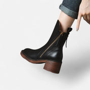 Botines negros con cremallera: calzado elegante de invierno 4