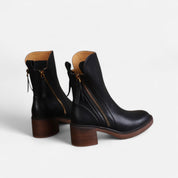 Botines negros con cremallera: calzado elegante de invierno 5