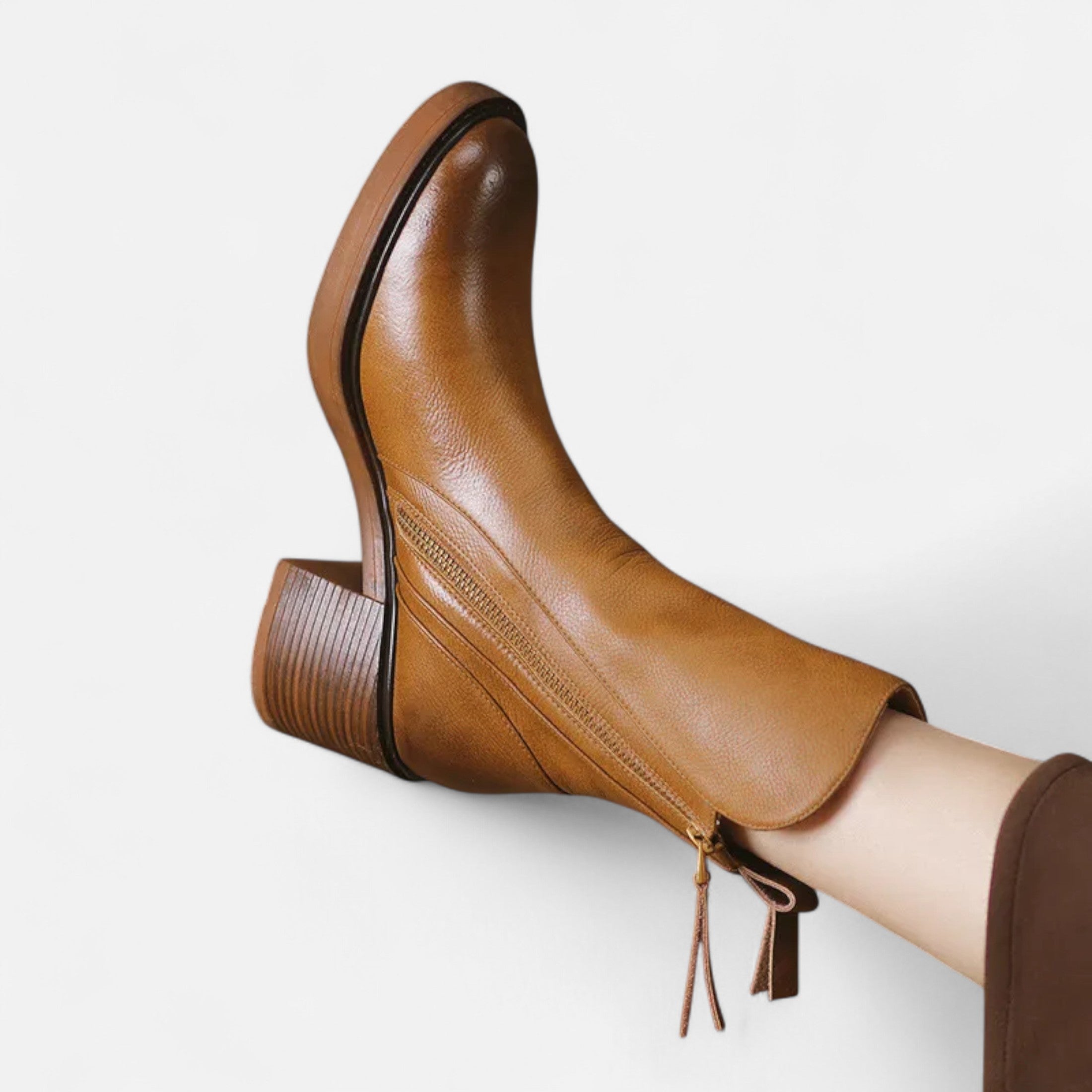 Botines negros con cremallera: calzado elegante de invierno 7