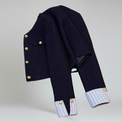 Chaqueta de traje con diseño de empalme: look elegante para la oficina o informal