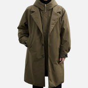 Chaqueta impermeable larga con capucha: prenda esencial y elegante para el invierno. 0