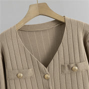 Conjunto de punto de tricot: chaleco abotonado y cárdigan: estilo elegante para estar en casa 3