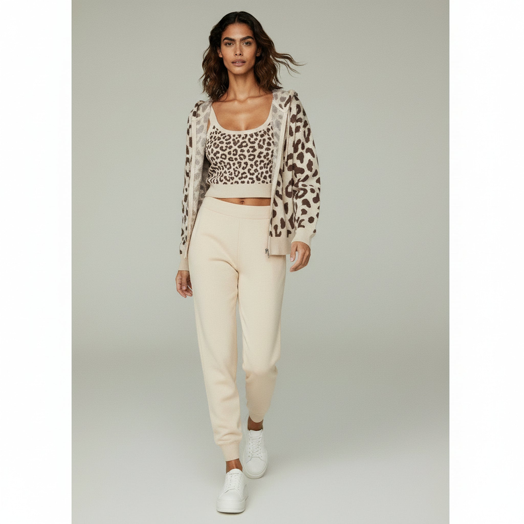 Conjunto de ropa de estar por casa: sudadera con capucha y estampado de leopardo, estilo de punto de 3 piezas 1