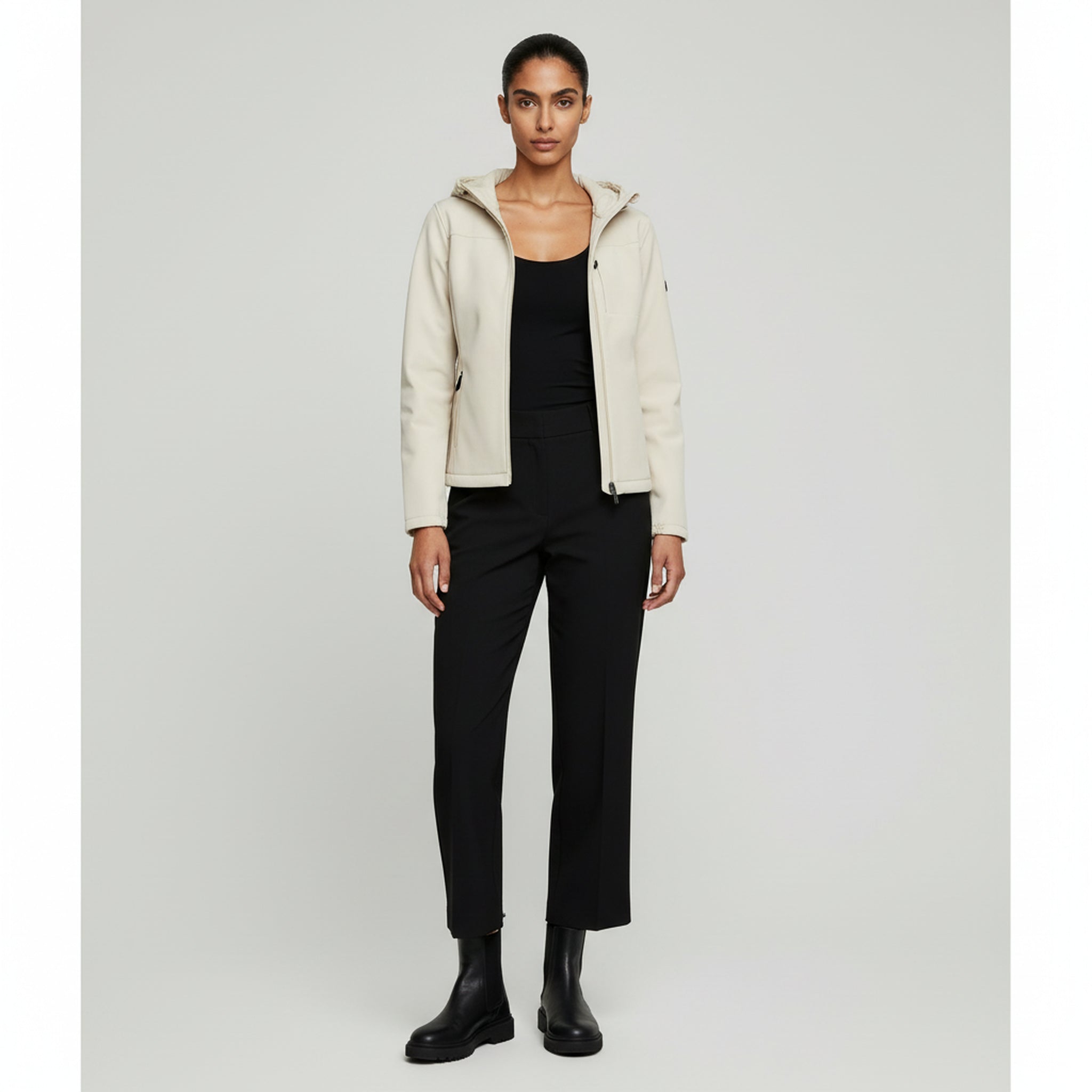 Esme | Chaqueta cortavientos de viaje con capucha para senderismo para mujer 1