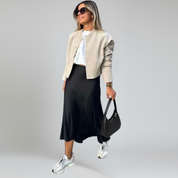 Falda midi de satén: silueta elegante y estilo chic sin esfuerzo