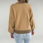 Jersey de punto con diseño de rayas: una prenda esencial para el otoño. 4