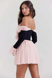 Minivestido con detalle de lazo en los hombros – Look romántico para cóctel 2