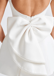 Minivestido con detalle de perla: look elegante para cóctel 3