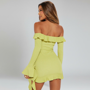 Minivestido con volantes en los hombros – Look elegante para fiesta