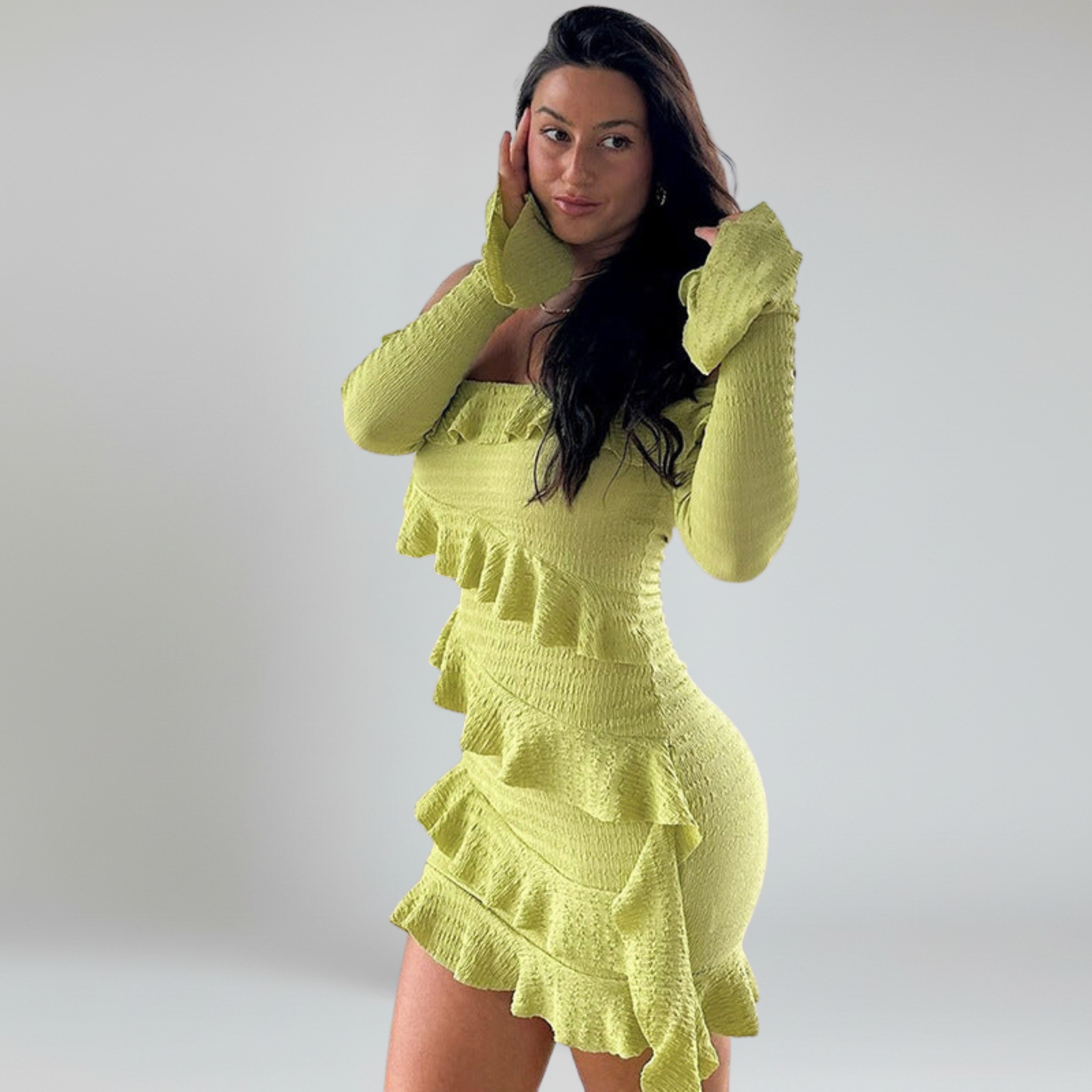 Minivestido con volantes en los hombros – Look elegante para fiesta