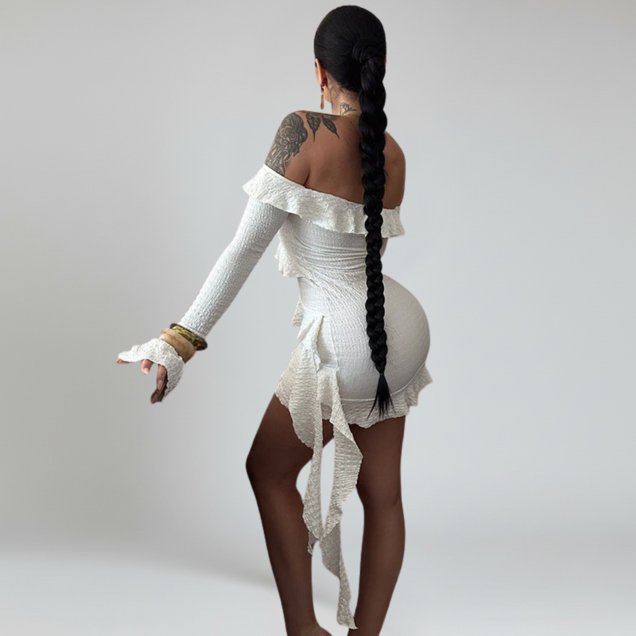 Minivestido con volantes en los hombros – Look elegante para fiesta