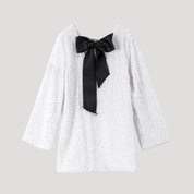 Minivestido de lentejuelas con detalle de lazo de satén: ¡una declaración de estilo para fiestas glamurosas! 0