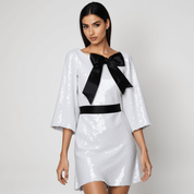 Minivestido de lentejuelas con detalle de lazo de satén: ¡una declaración de estilo para fiestas glamurosas! 1