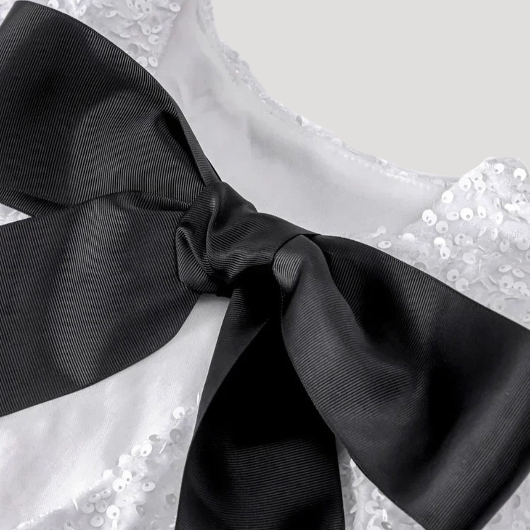 Minivestido de lentejuelas con detalle de lazo de satén: ¡una declaración de estilo para fiestas glamurosas! 3