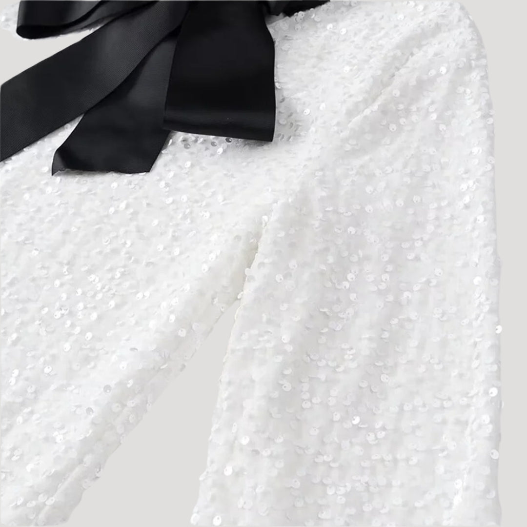 Minivestido de lentejuelas con detalle de lazo de satén: ¡una declaración de estilo para fiestas glamurosas! 4