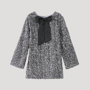 Minivestido de lentejuelas con detalle de lazo de satén: ¡una declaración de estilo para fiestas glamurosas! 9