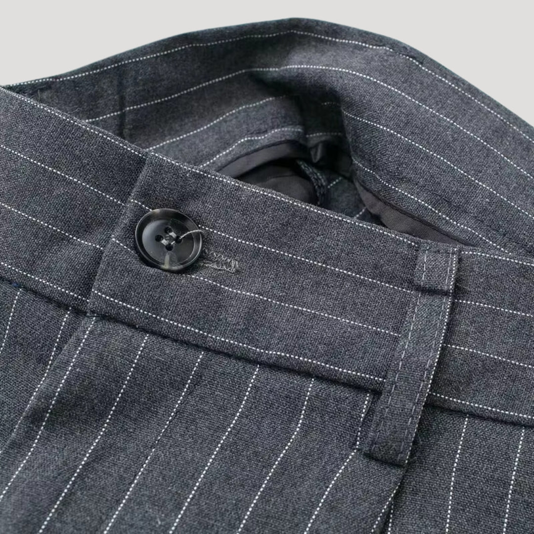 Pantalones anchos de cintura alta: estilo elegante para la oficina 5