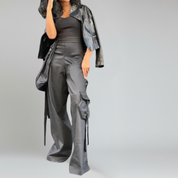 Pantalones cargo con bolsillo desmontable y cintura alta. Estilo urbano. 0