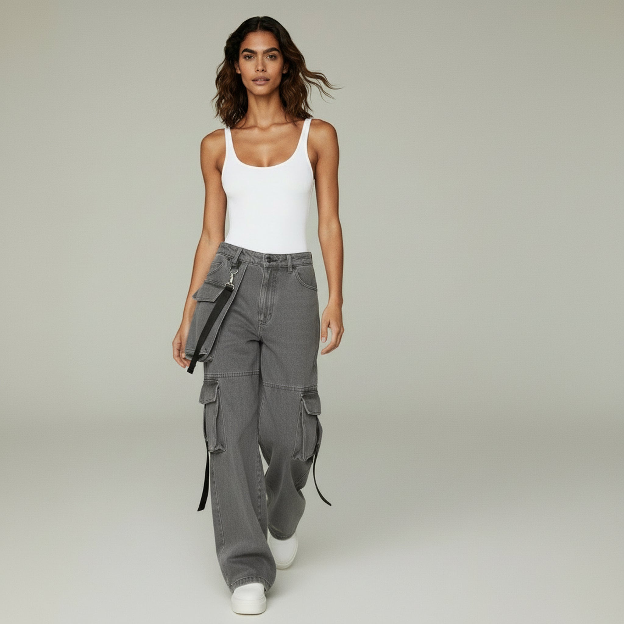 Pantalones cargo con bolsillo desmontable y cintura alta. Estilo urbano. 1