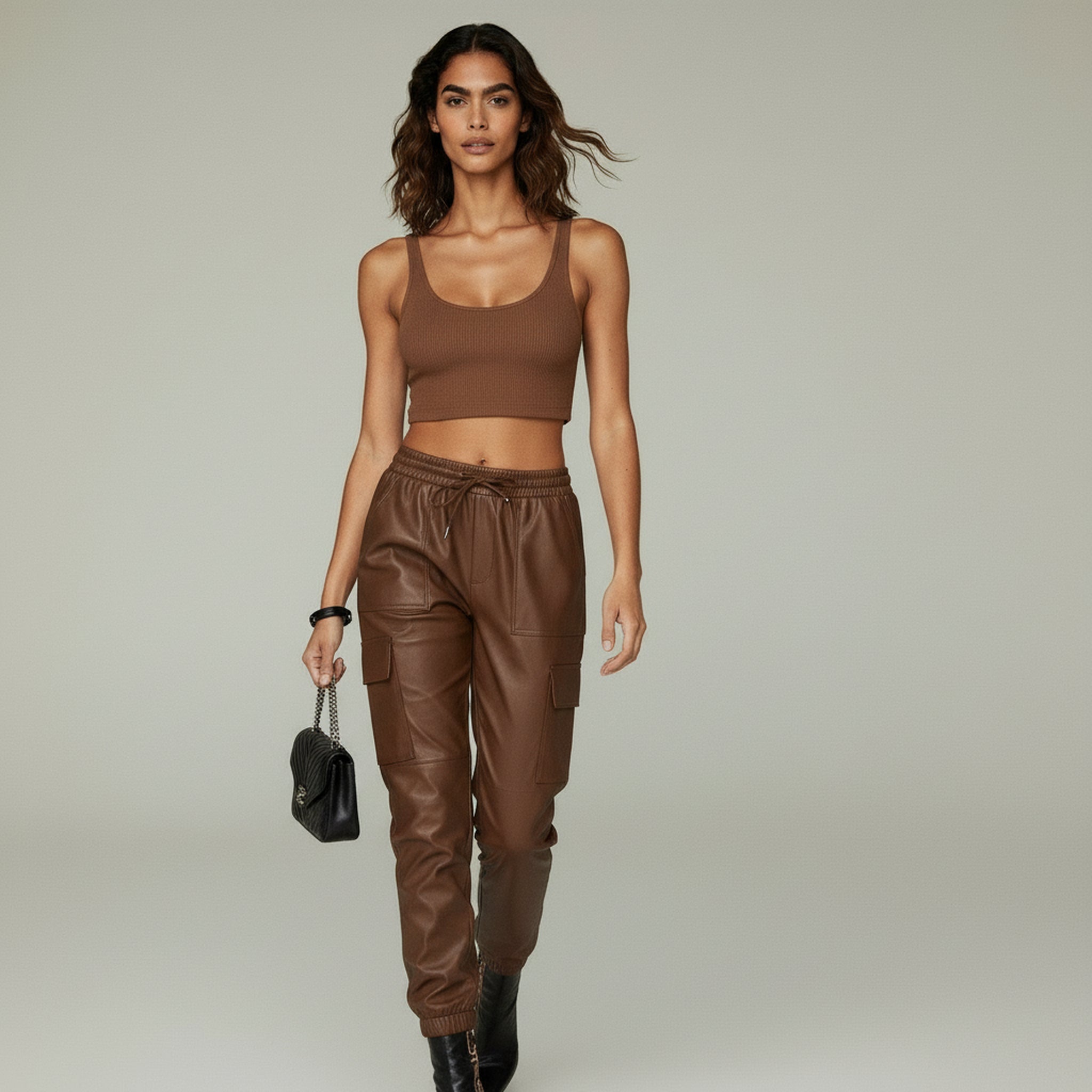 Pantalones cargo de piel sintética con cintura alta y estilo chic 1