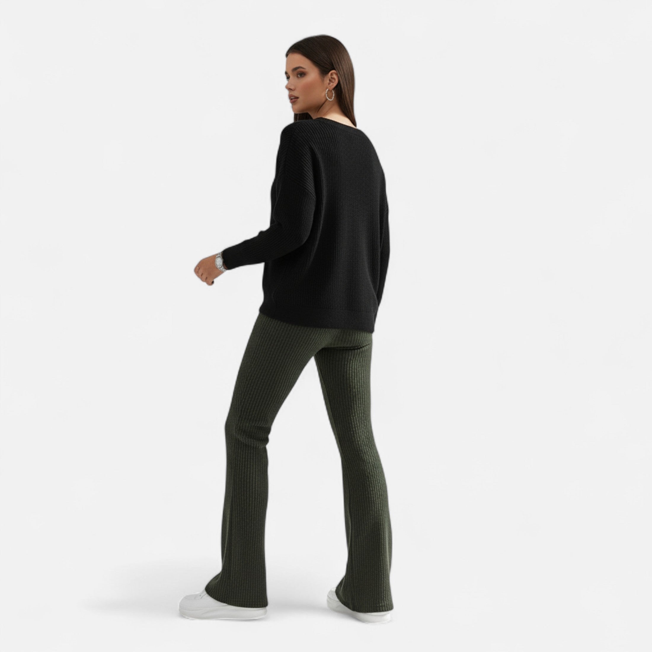 Pantalones de cintura alta y pierna acampanada: estilo sofisticado para el trabajo 2