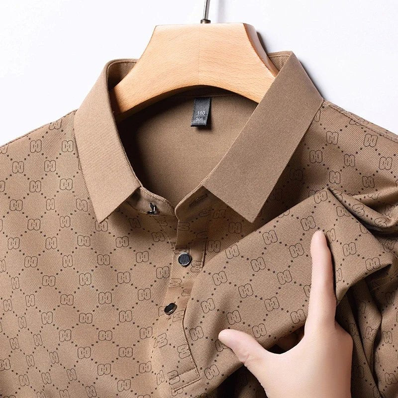 Polo con estampado de monograma: look elegante y lujoso 10