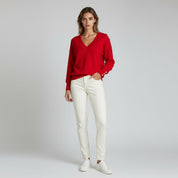 Suéter de punto con cuello en V: look informal de oficina para mujer 1