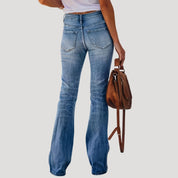 Vaqueros acampanados con detalle desgastado, estilo retro chic 2