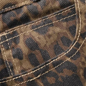 Vaqueros rectos con estampado de leopardo: estilo casual y vanguardista 4