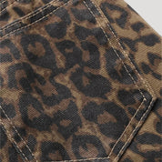Vaqueros rectos con estampado de leopardo: estilo casual y vanguardista 5