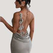 Vestido largo con cuello vuelto para invitada de boda 1