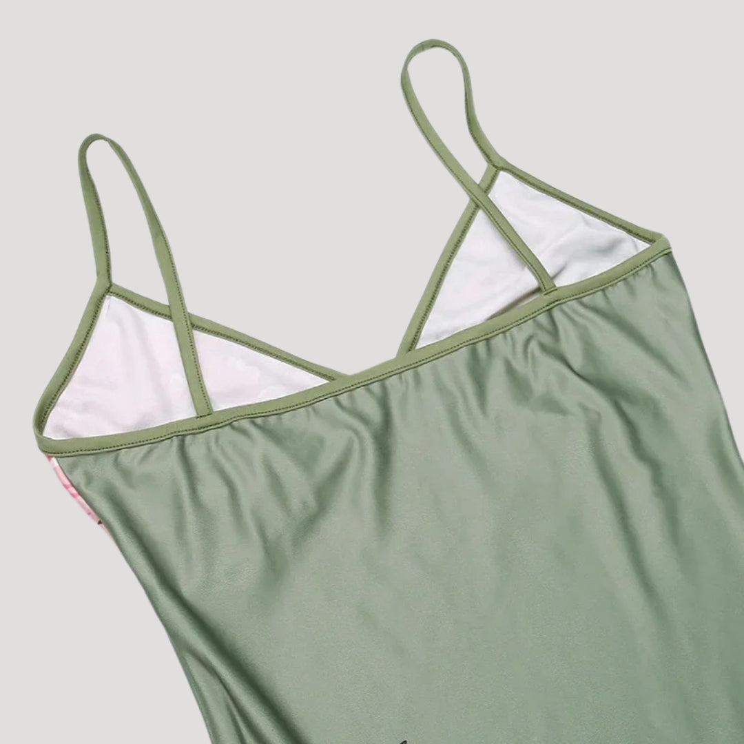 Vestido largo floral ajustado: look elegante para invitada de boda 4