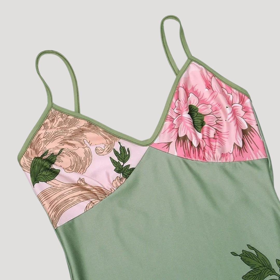 Vestido largo floral ajustado: look elegante para invitada de boda 7