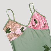 Vestido largo floral ajustado: look elegante para invitada de boda 7