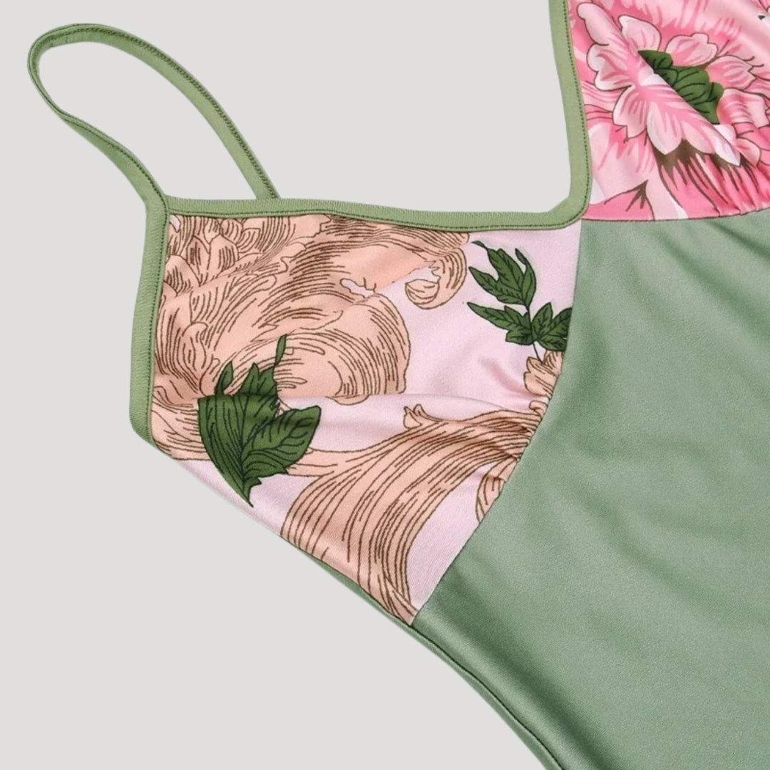 Vestido largo floral ajustado: look elegante para invitada de boda 8