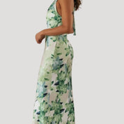 Vestido largo floral con cuello halter: elegante estilo playero para verano. 4
