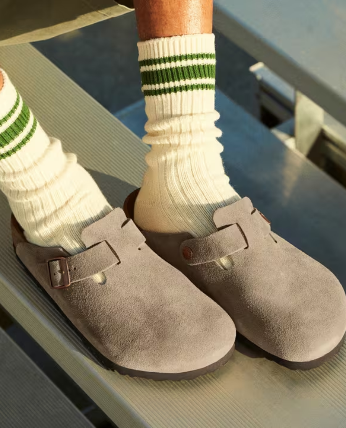 Zuecos para hombre con plantilla de corcho y correa ajustable: cómodos y sin cordones. 4